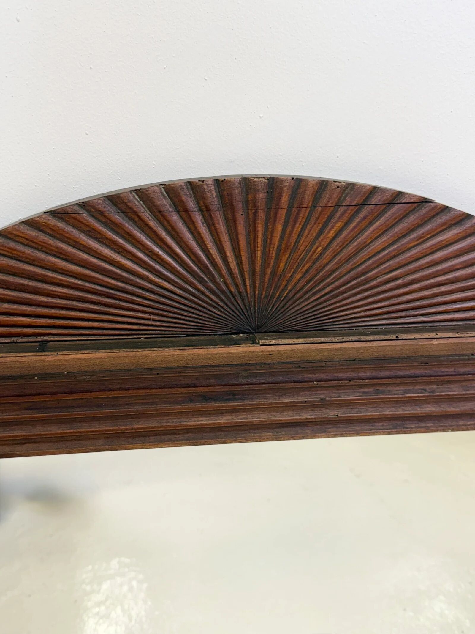 Miroir art déco en bois sculpté, 1930s