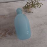Flacon en opaline bleu