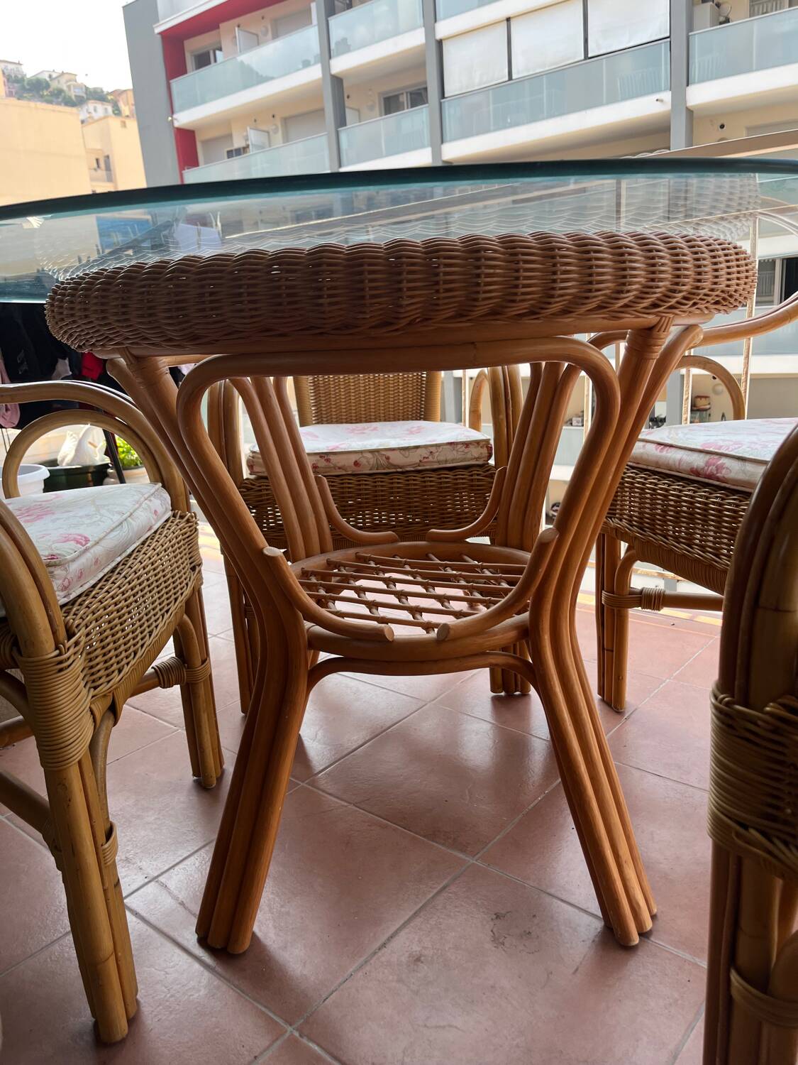 Table de terrasse et ses chaises