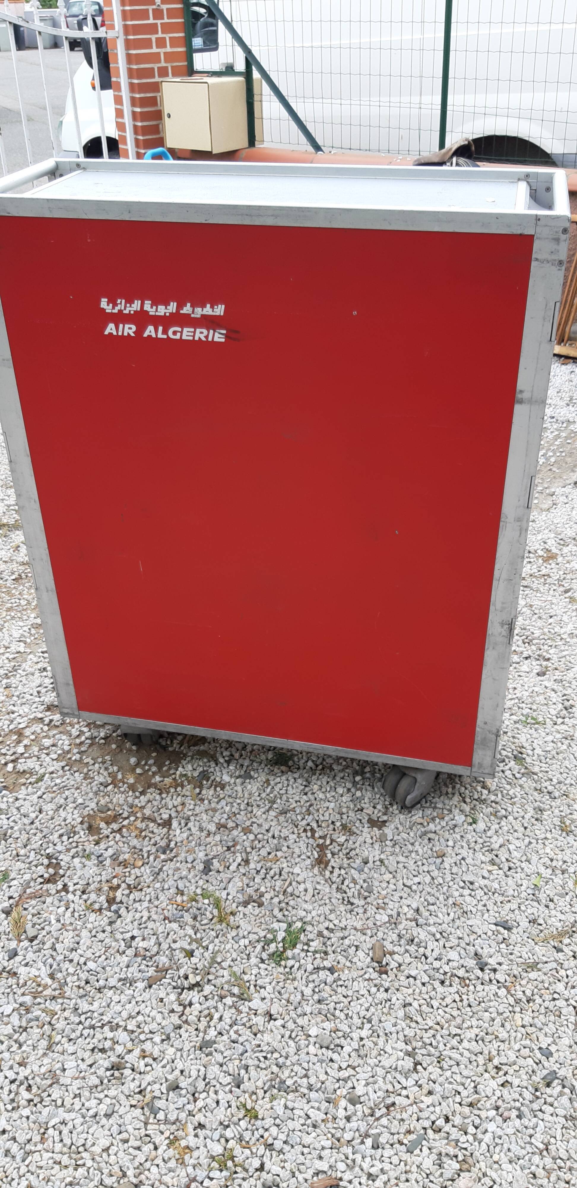 Chariot trolley d'avion