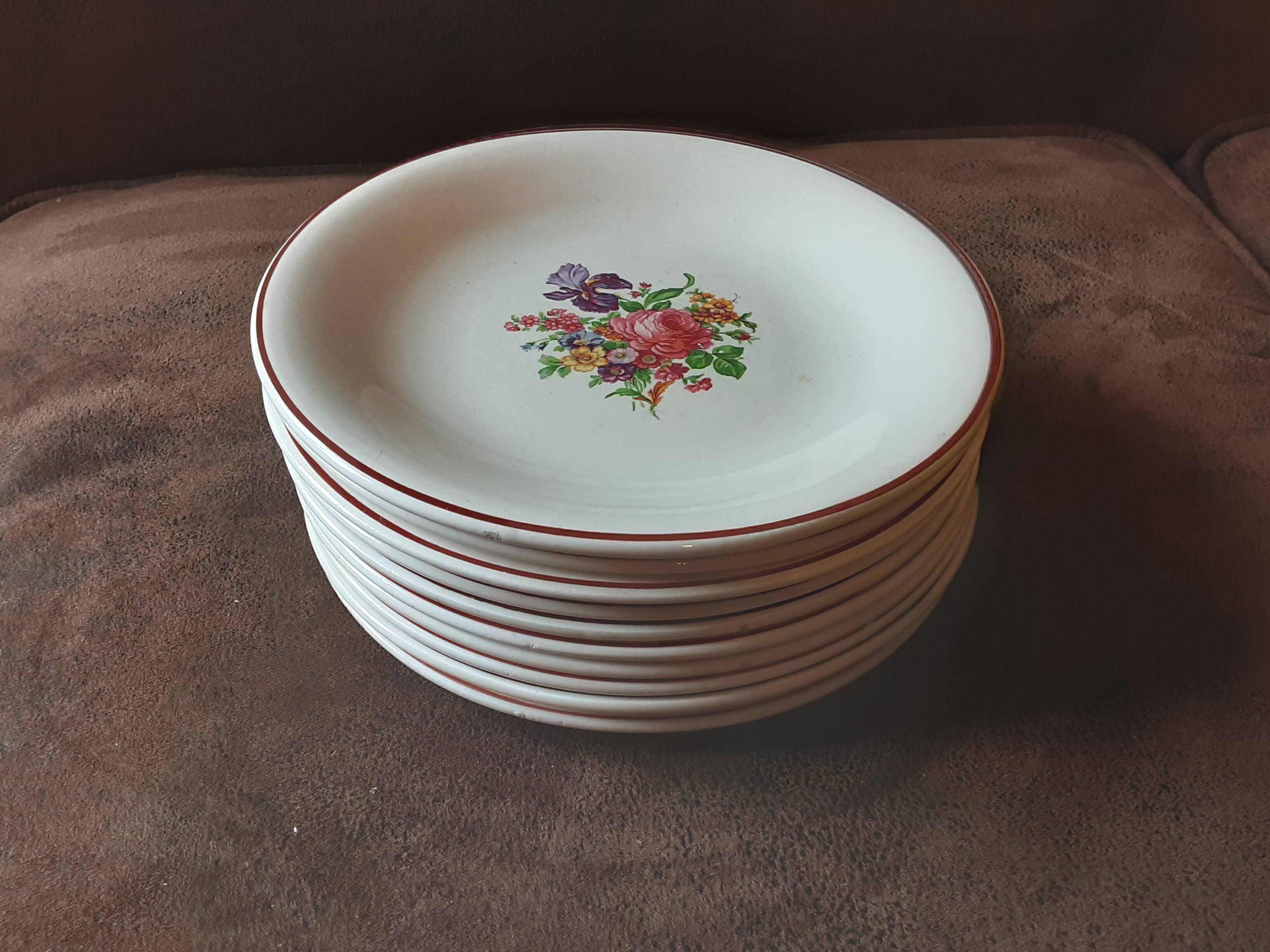Set of 10 dessert plates. Salins
