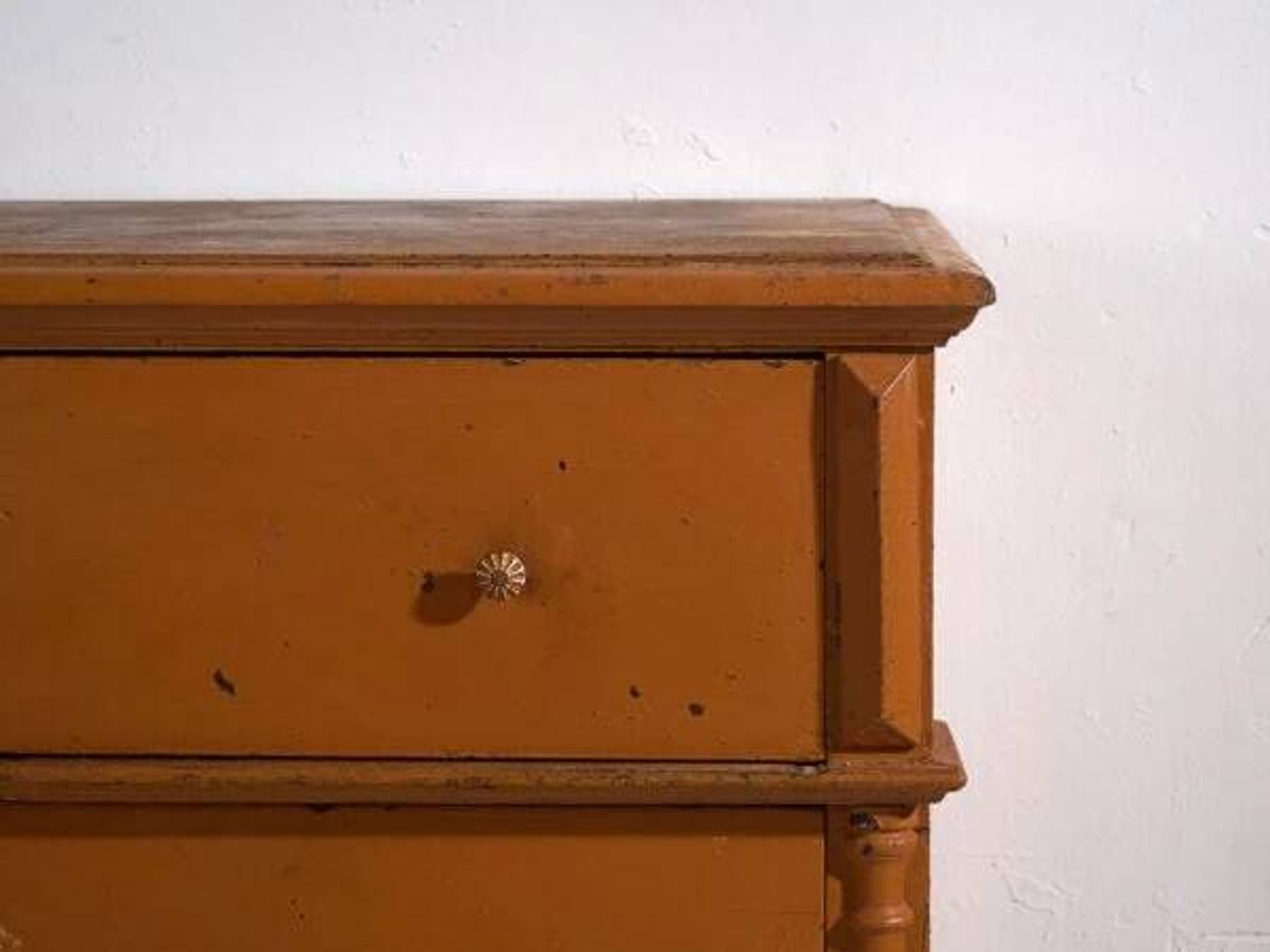 Antique chest of drawers with ochre patina (c.1920)