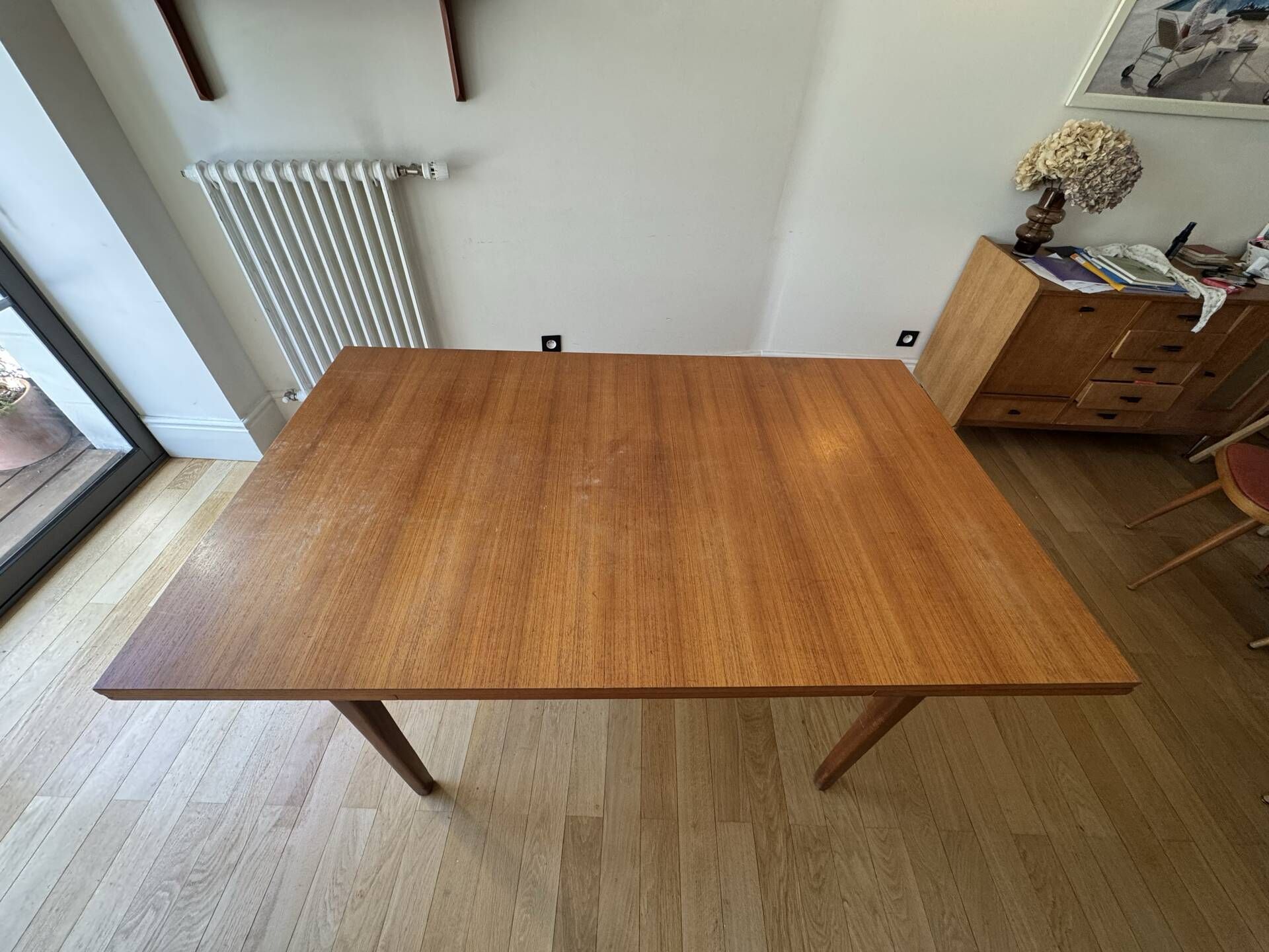 Extendable Scandinavian table