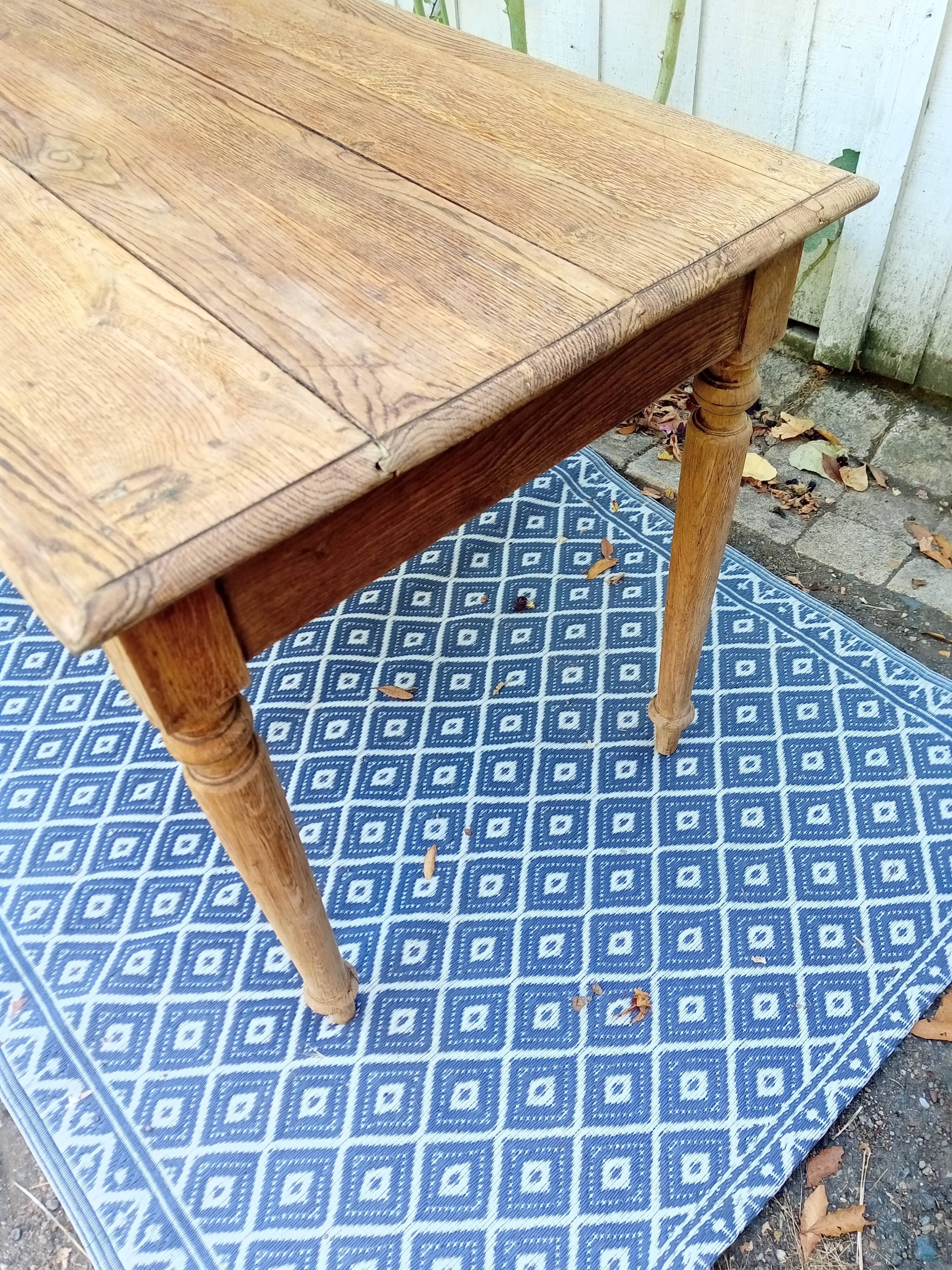 Table / desk