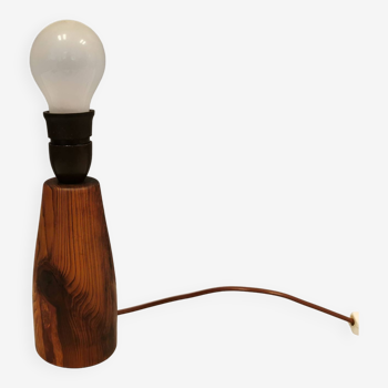Très rare lampe de table en bois tourné de Stig Petterson Suède années 1950.