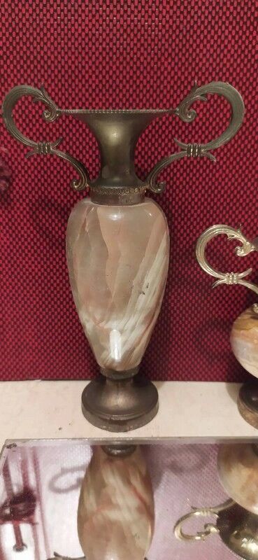 Duo de vases vintages en onyx et laiton