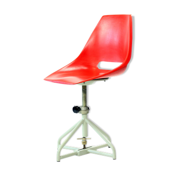 Chaise rouge Vertex, Miroslav Navratil des années 1960
