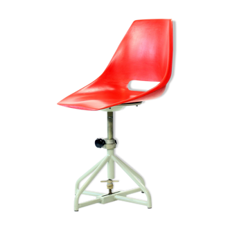Chaise rouge Vertex, Miroslav Navratil des années 1960