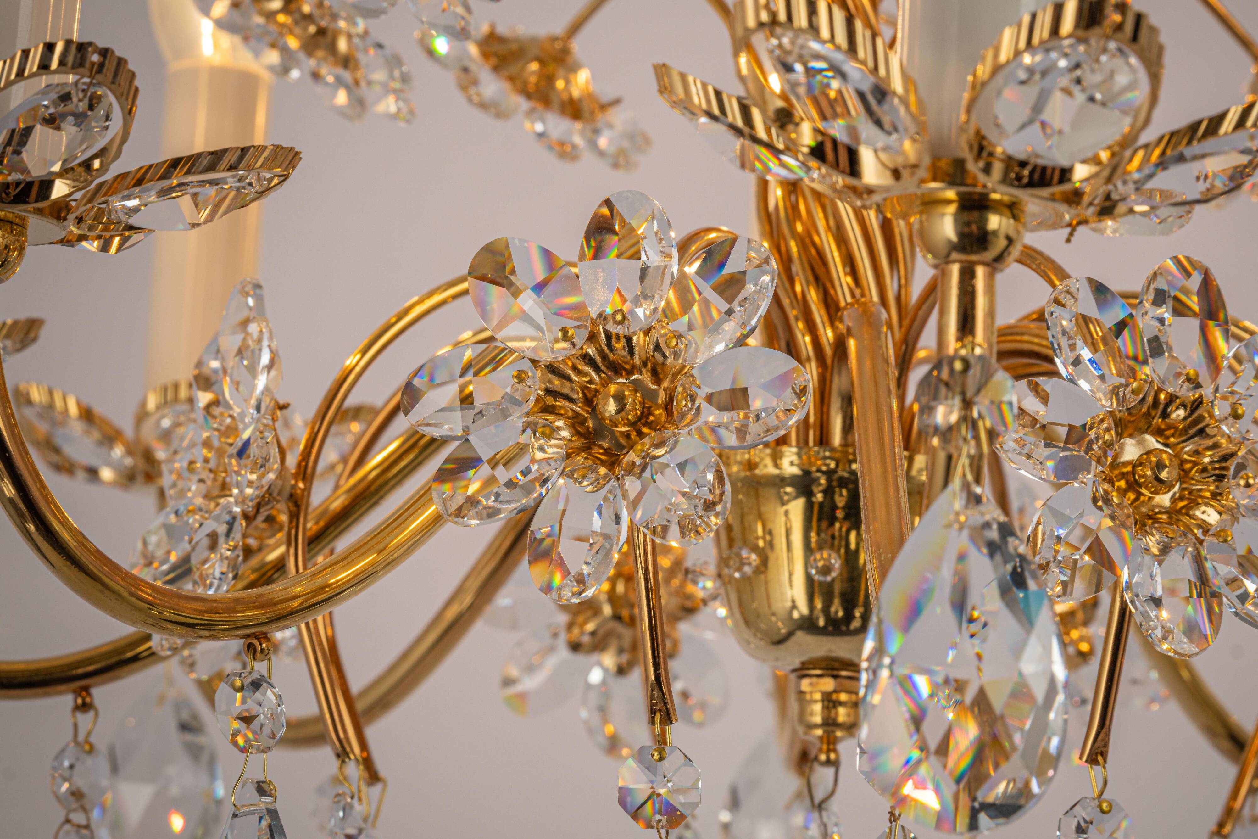 Large flower-shaped chandelier in gilded brass by Palwa, Germany, 1970s.