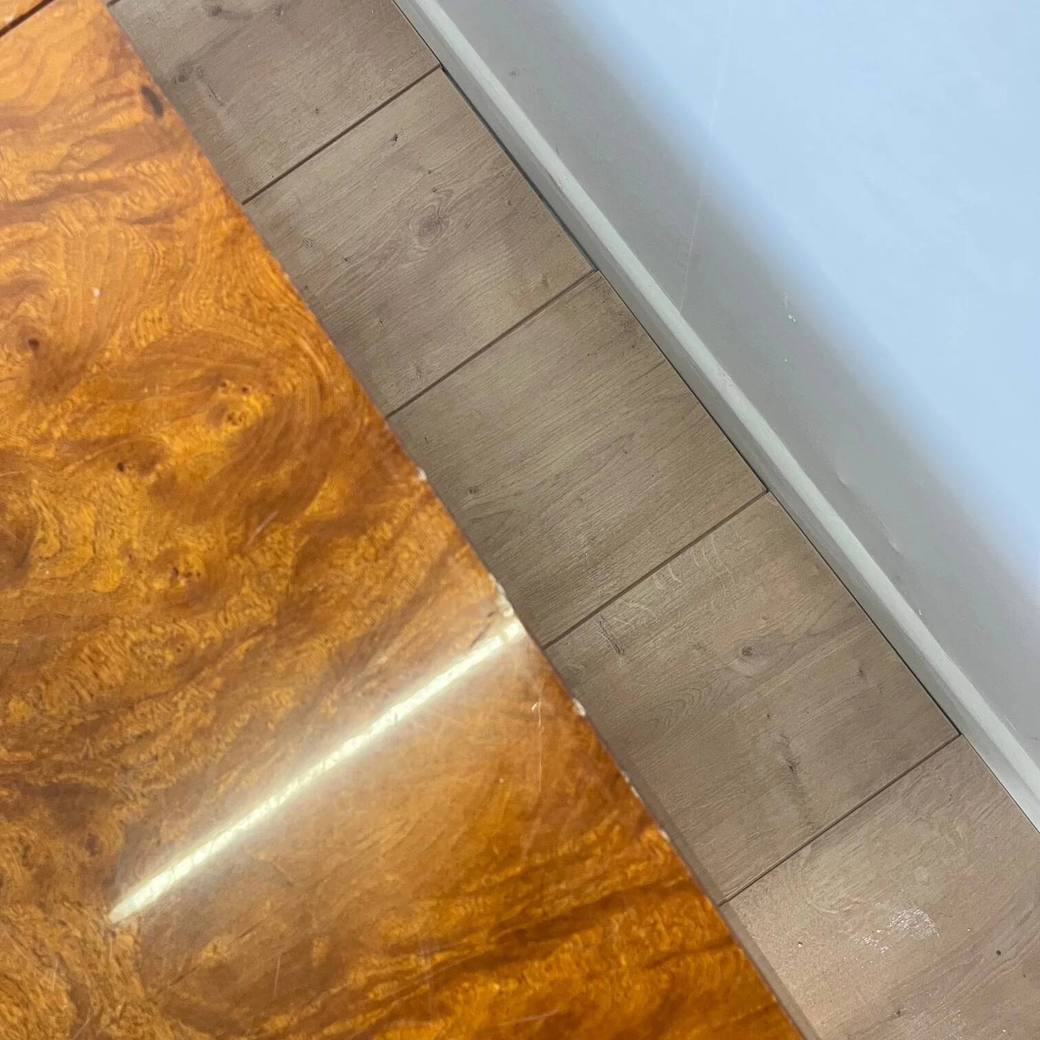 Art Deco coffee table in burl wood – 1930s/1940s