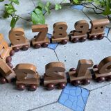 Small train representing the numbers 0 to 9