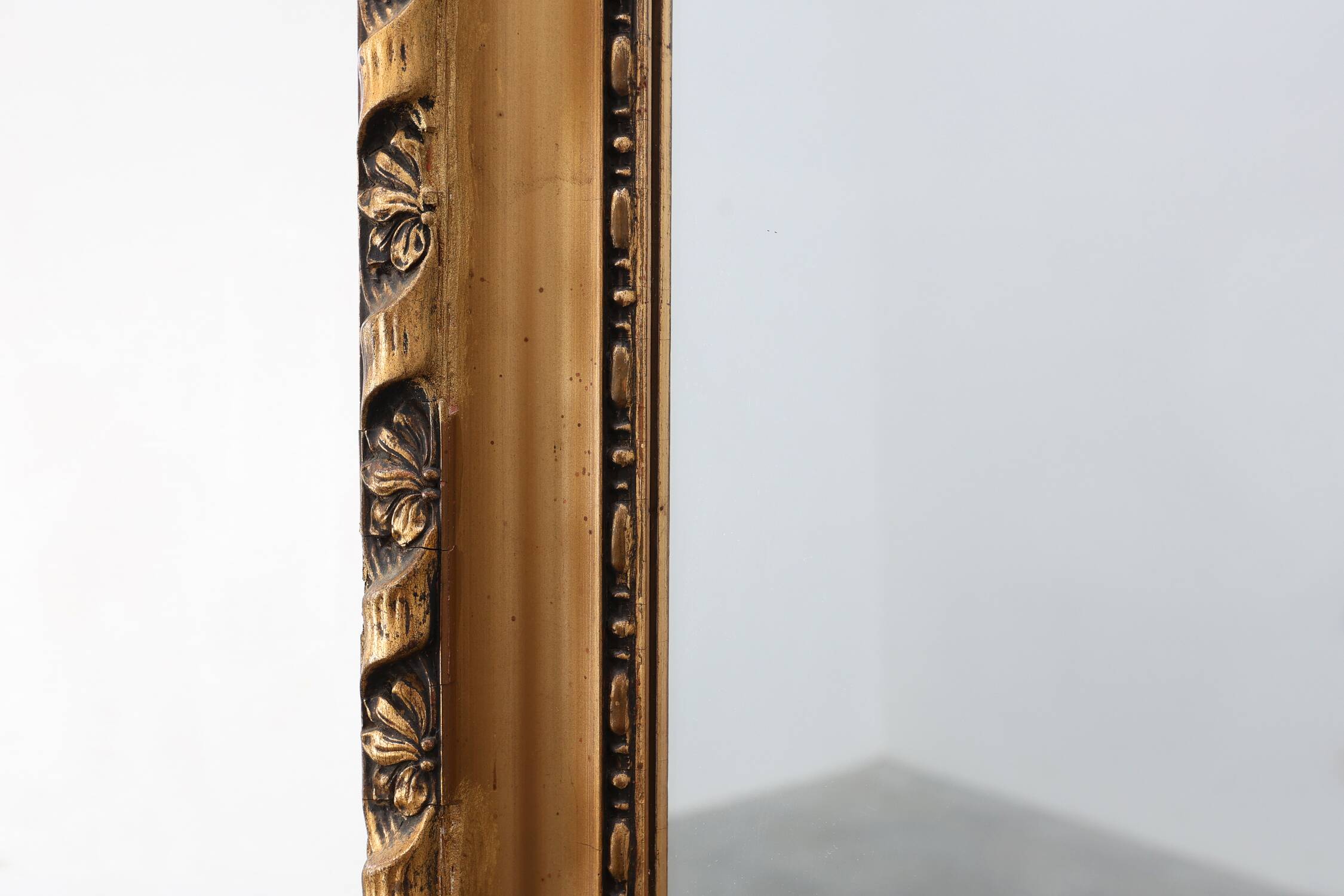 Miroir néoclassique en bois doré, Belgique, vers 1900