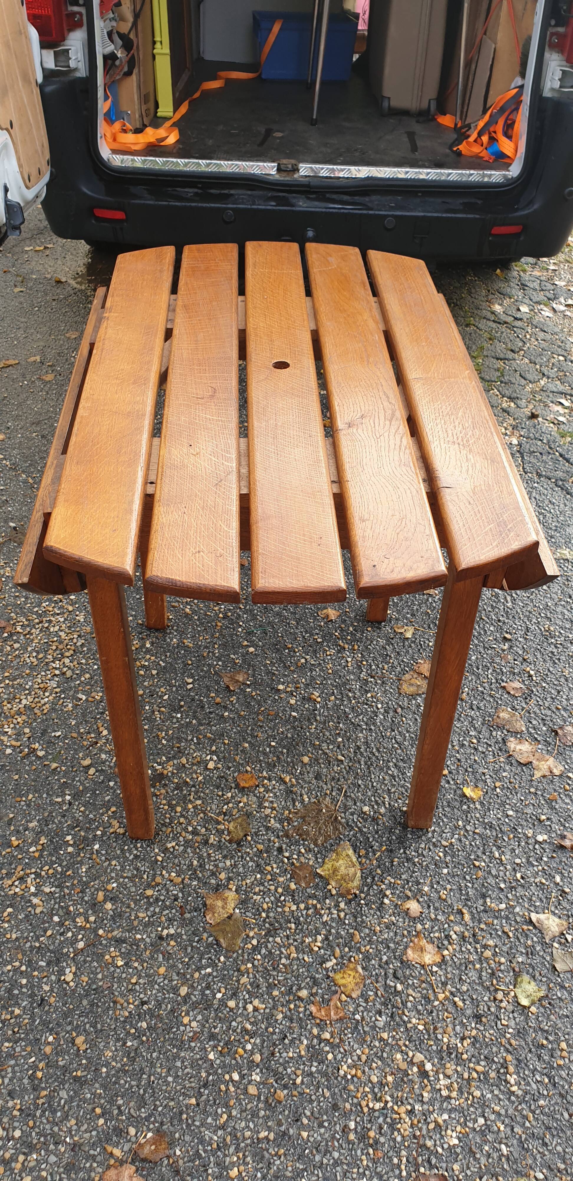 Round table of swing terrace