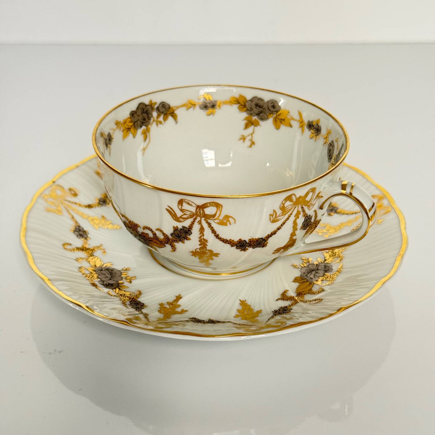 6 Bernardaud teacups and saucers | ribbons/bows and garlands