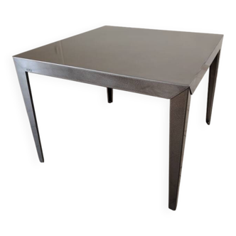 Dining table in varnished raw steel