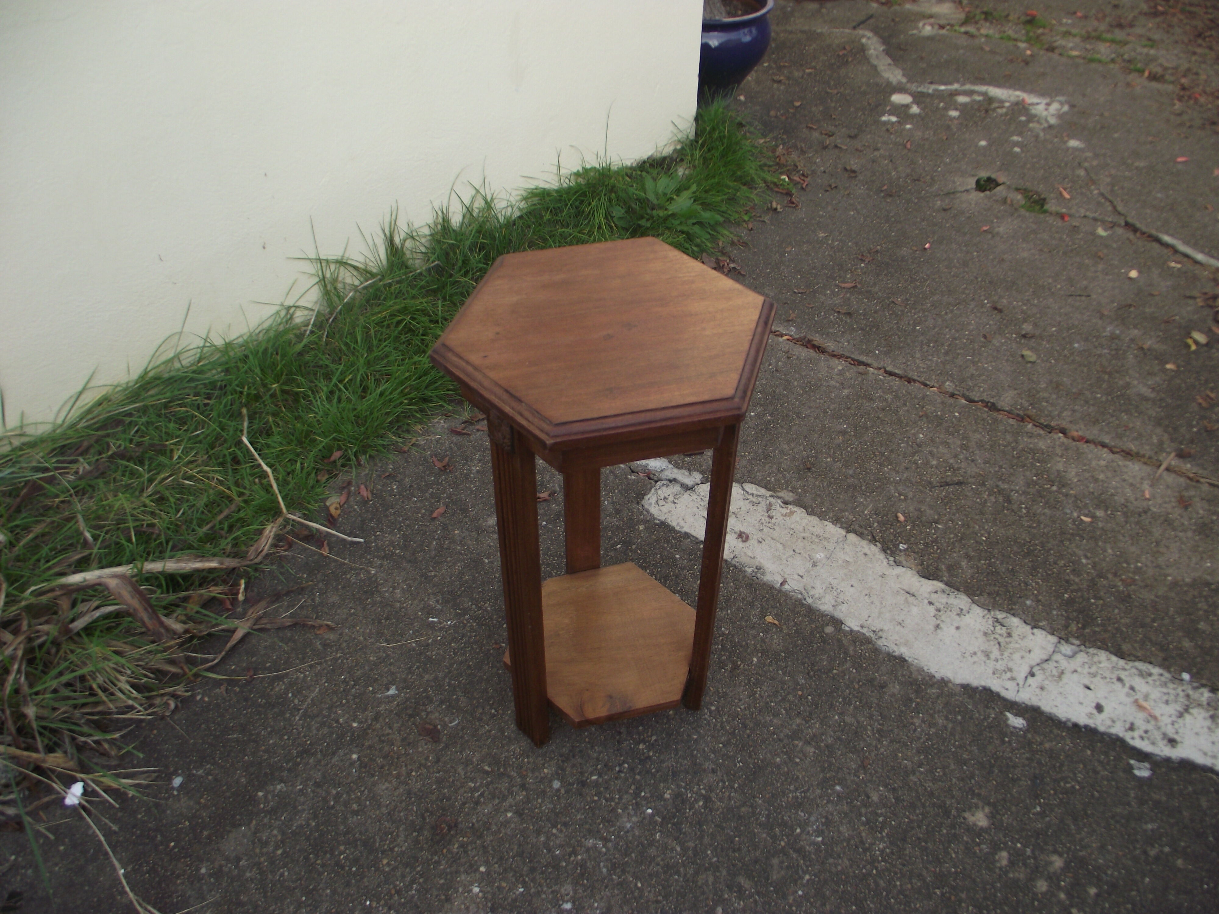 Art Deco Pedestal Table Mahogany from Africa.