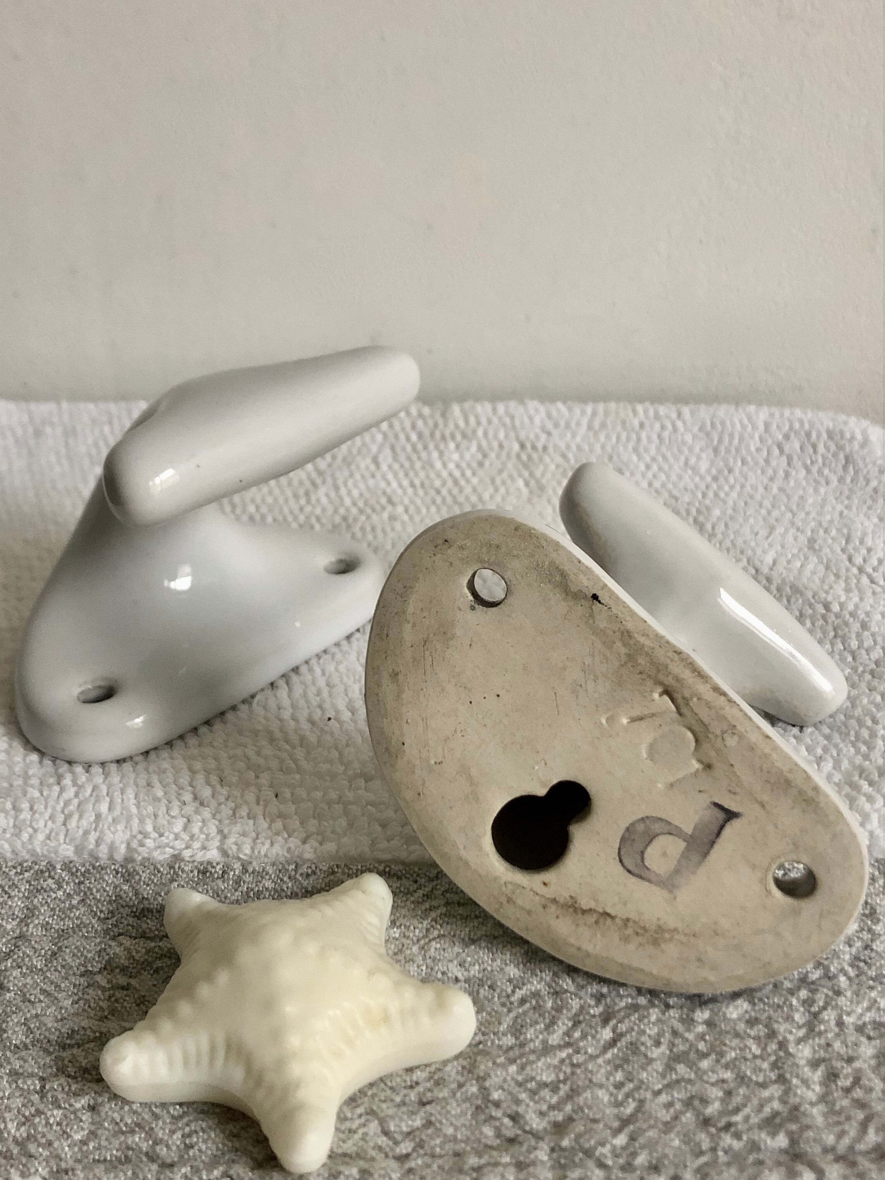 Pair of white porcelain hooks