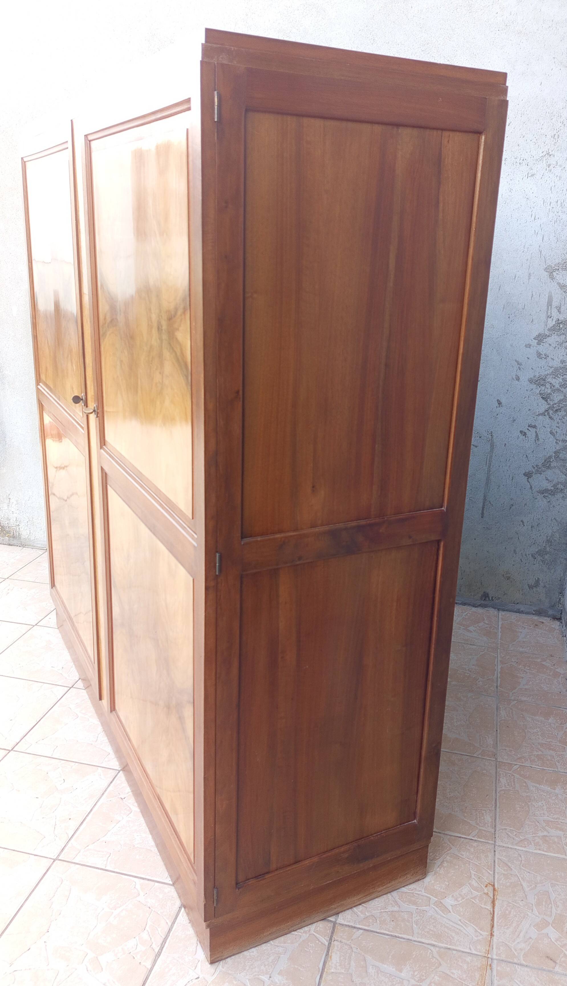 Art Deco Wardrobe in Walnut and Burl Walnut