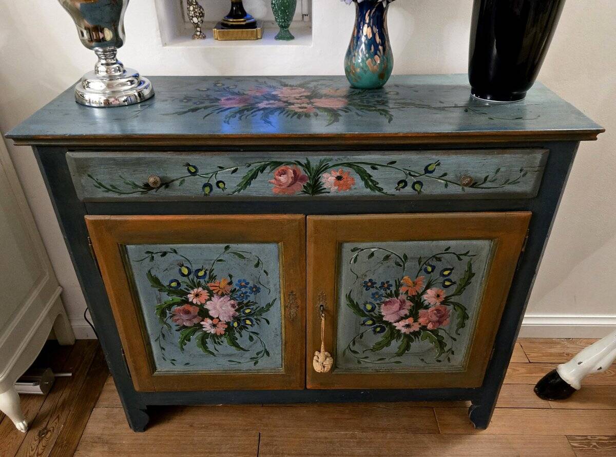 Italy 19th century: Venetian sideboard with hand-painted decorations.