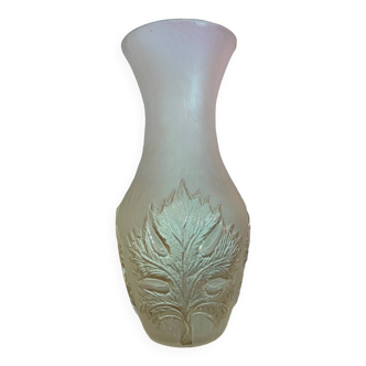 Vase en verre moulé