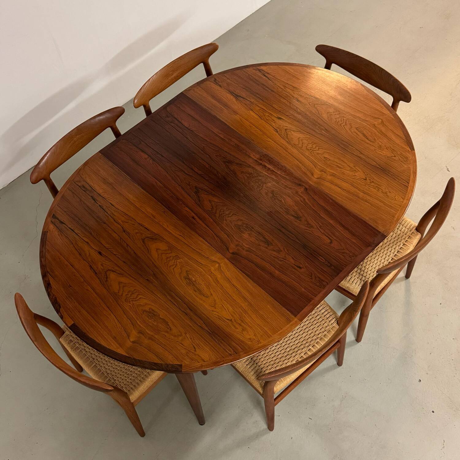 Mid-Century Round Dining Table in Palisander Henry Rosengren Hansen, Denmark 1960s