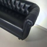 Rotonda sofa designed by Anna Gili originates from the Mastrangelo exposition in 1997 at The Frozen