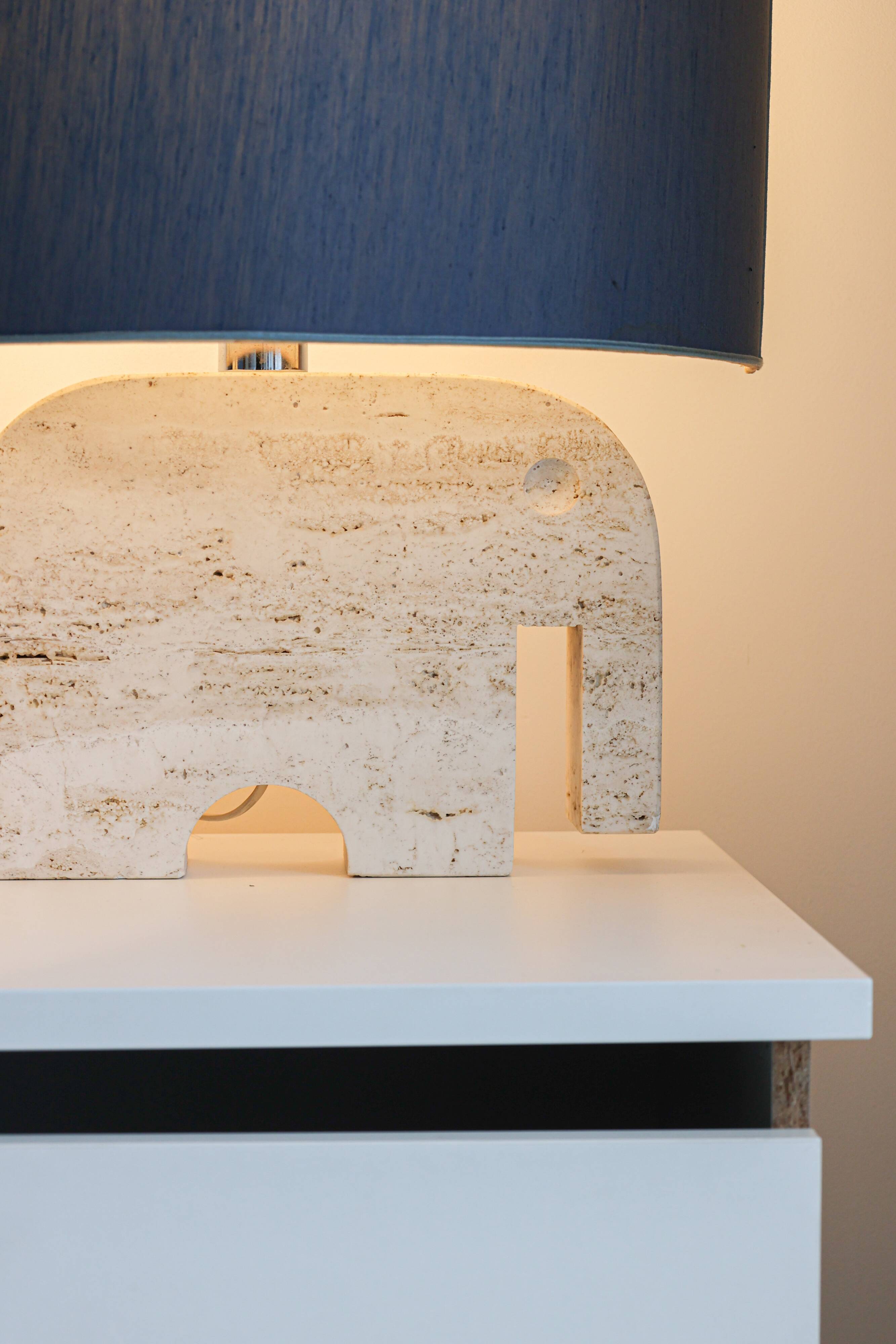 Paire de lampes de table en travertin en forme d'éléphant, signées Fratelli Mannelli, années 1970, Italie