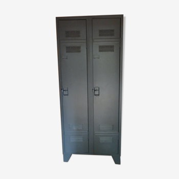 Metal locker