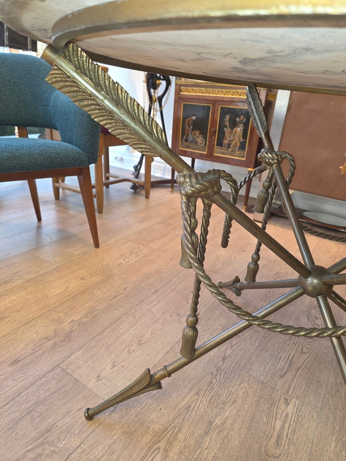 Circular Gueridon Table with Arrows and Trimmings