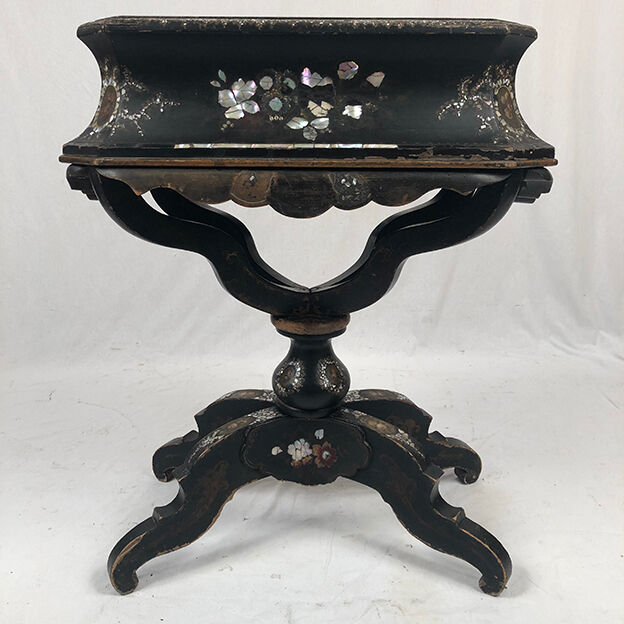 Blackened wooden planter decorated with flowers in medallions and mother-of-pearl burgauty, Napoleon III