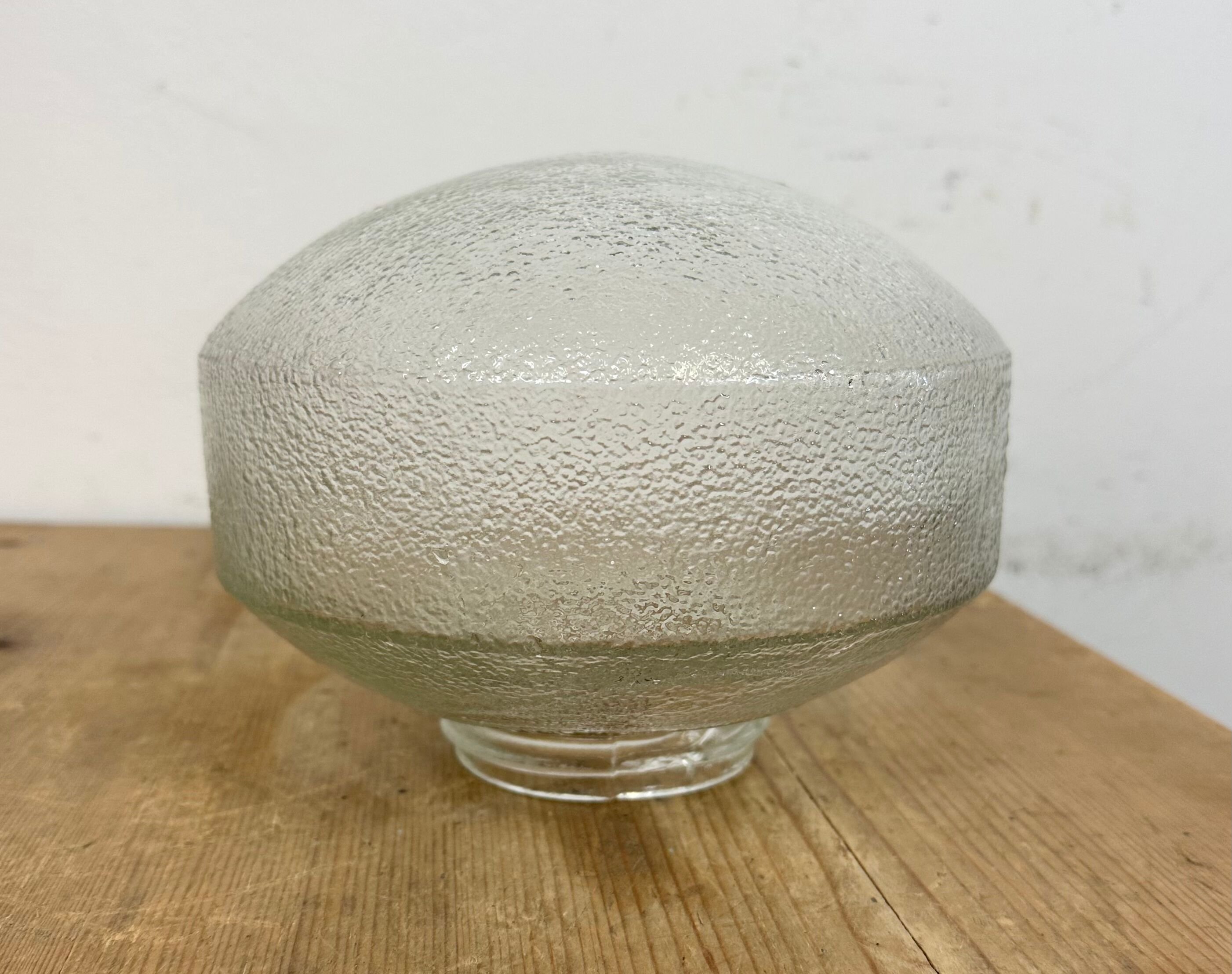 Plafonnier vintage en porcelaine blanche avec verre dépoli, années 1970