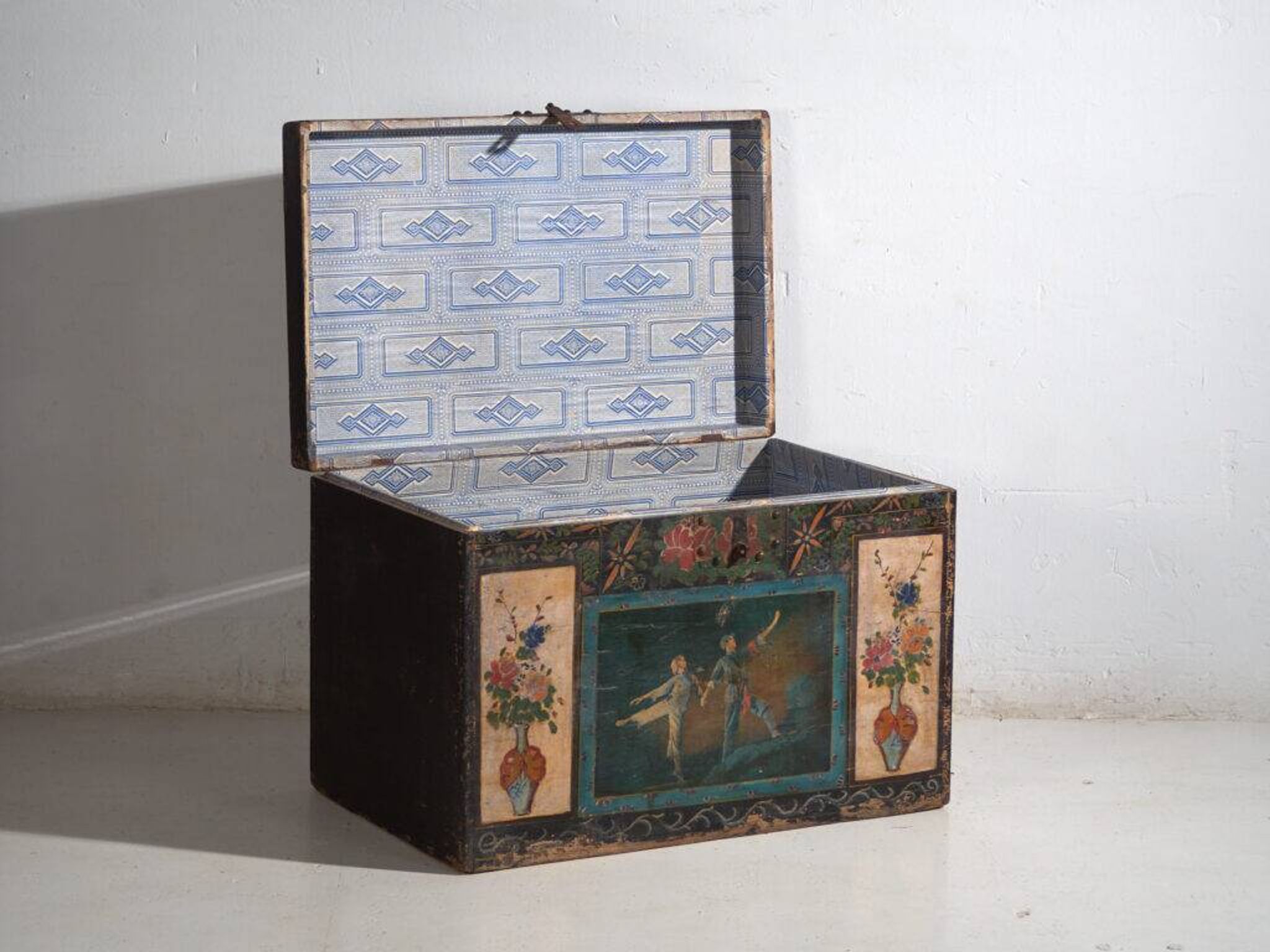 Antique Chinese chest painted in pine wood – China, circa 1900