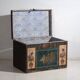 Coffre chinois ancien peint en bois de pin – Chine, circa 1900