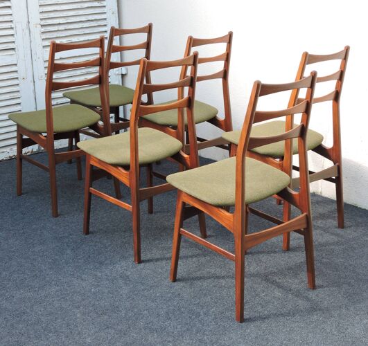 Suite de 6 chaises scandinaves fuselées de salon en Palissandre par Niels Otto Møller