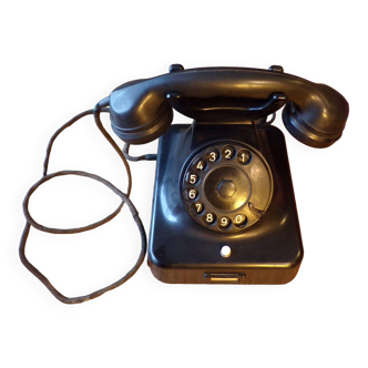 Téléphone vintage allemand à cadran  en bakélite