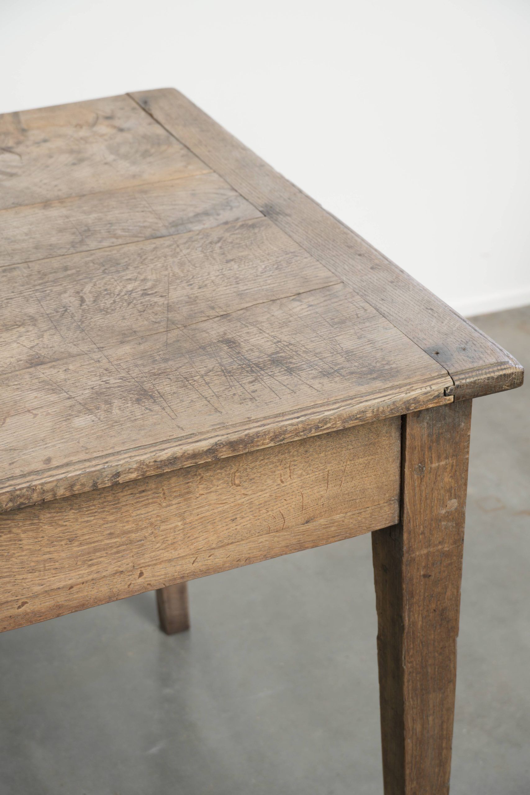 Antique French oak dining table for 6 to 8 people with a baguette drawer