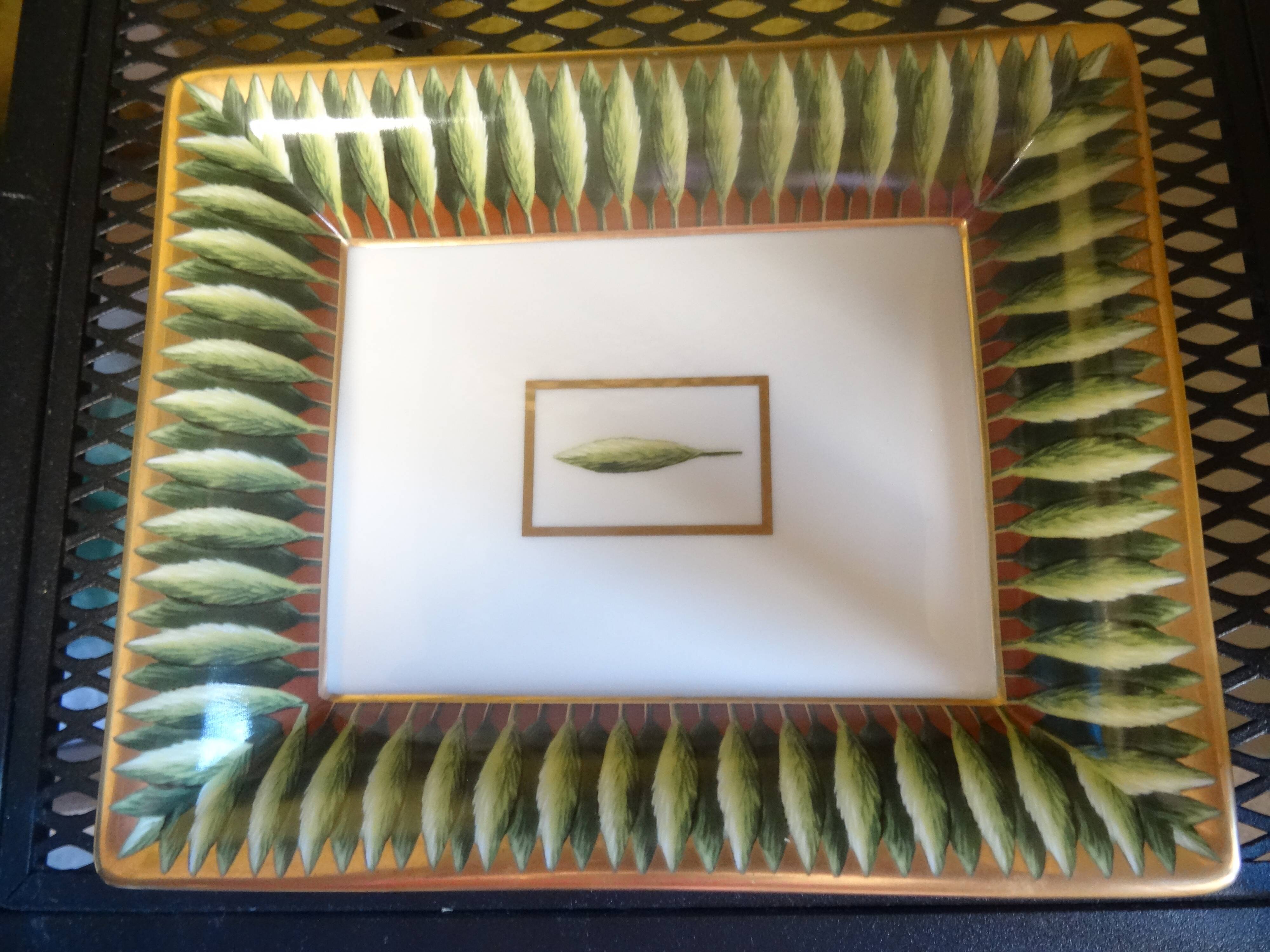 Empty porcelain pocket