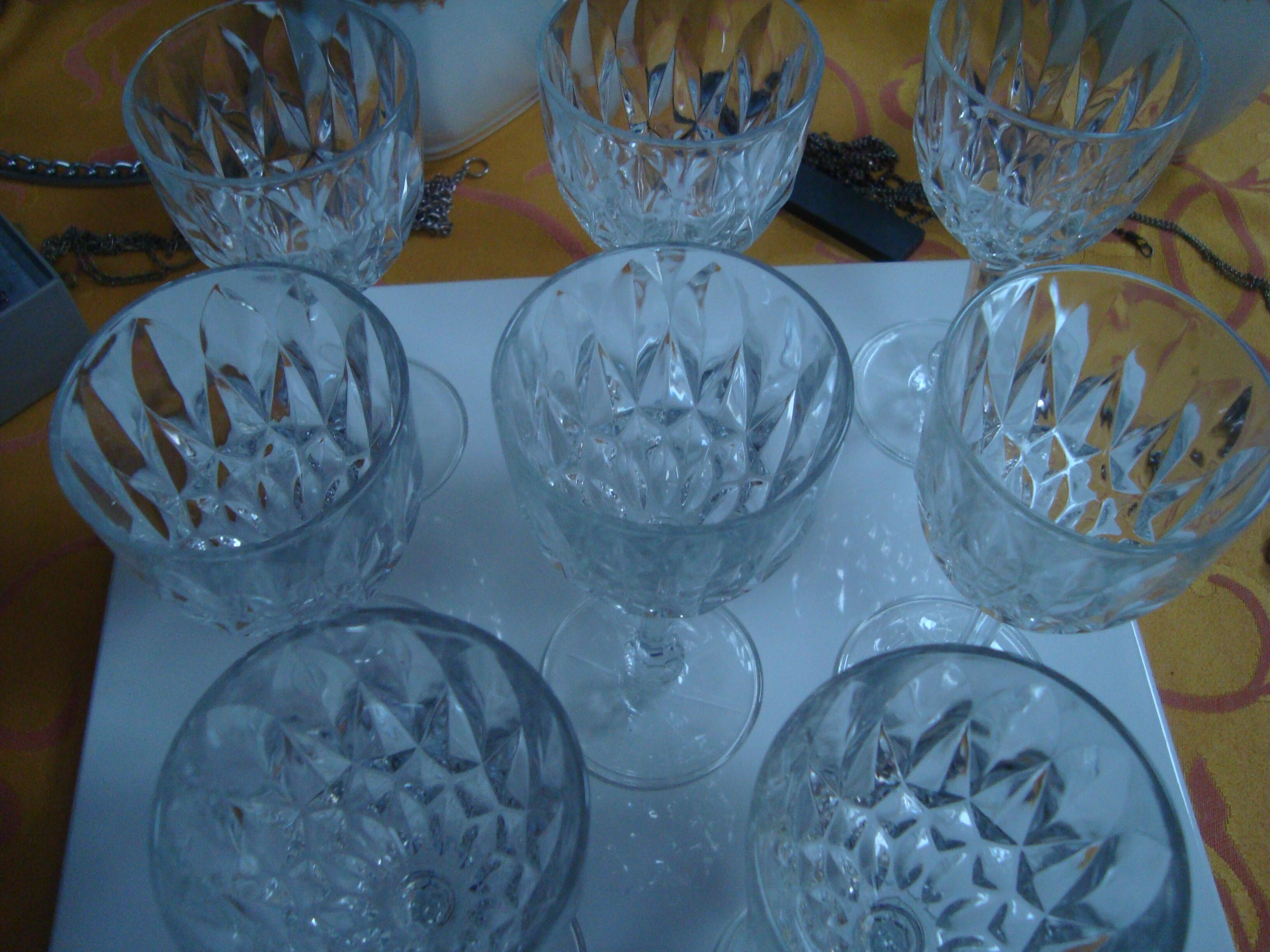 8 verres à vin