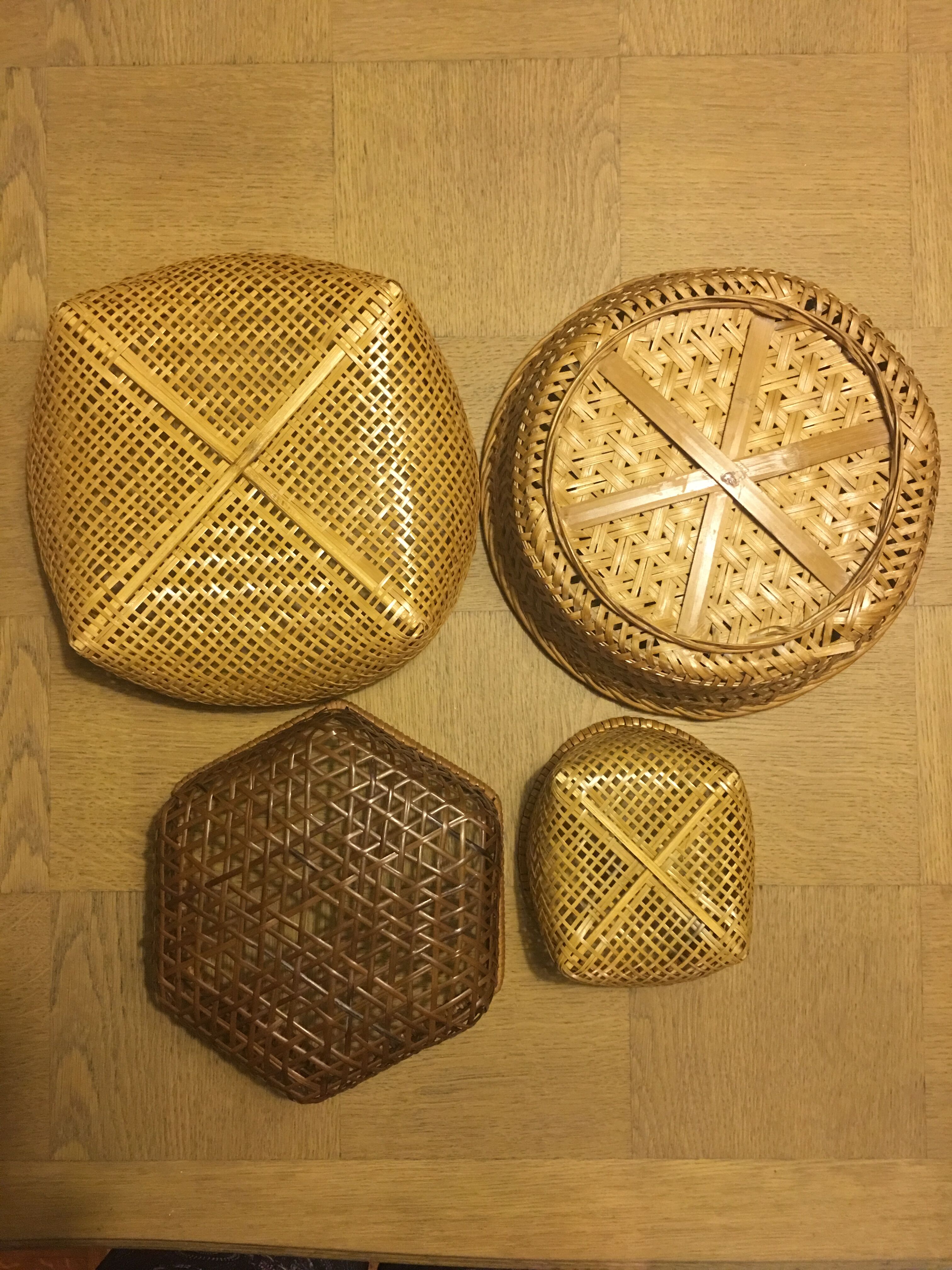 Wall composition of 4 wicker and vintage rattan baskets