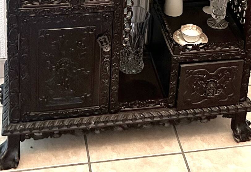Richly carved antique Chinese display shelf – 19th century