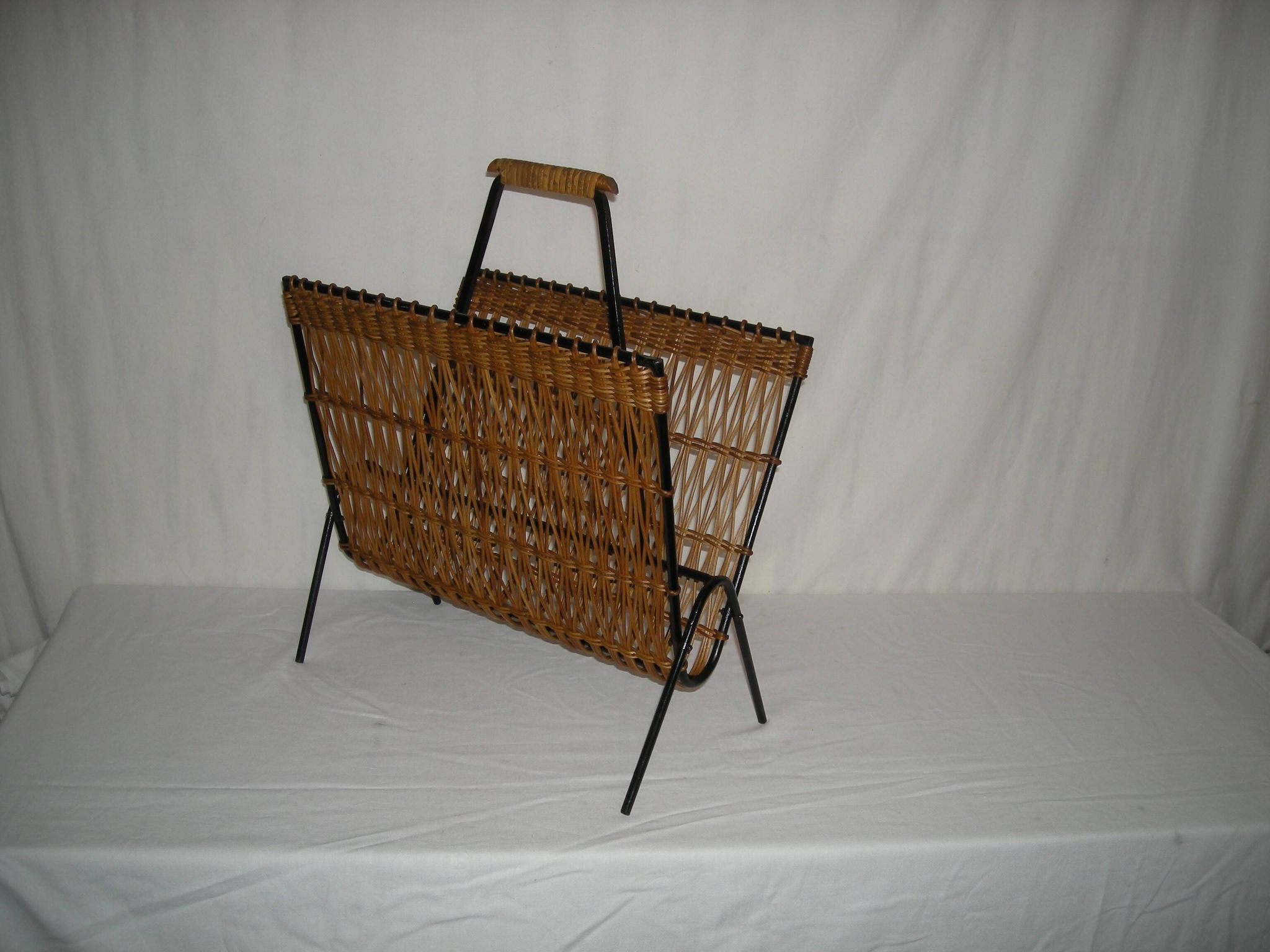 Porte-revue rotin des années 50