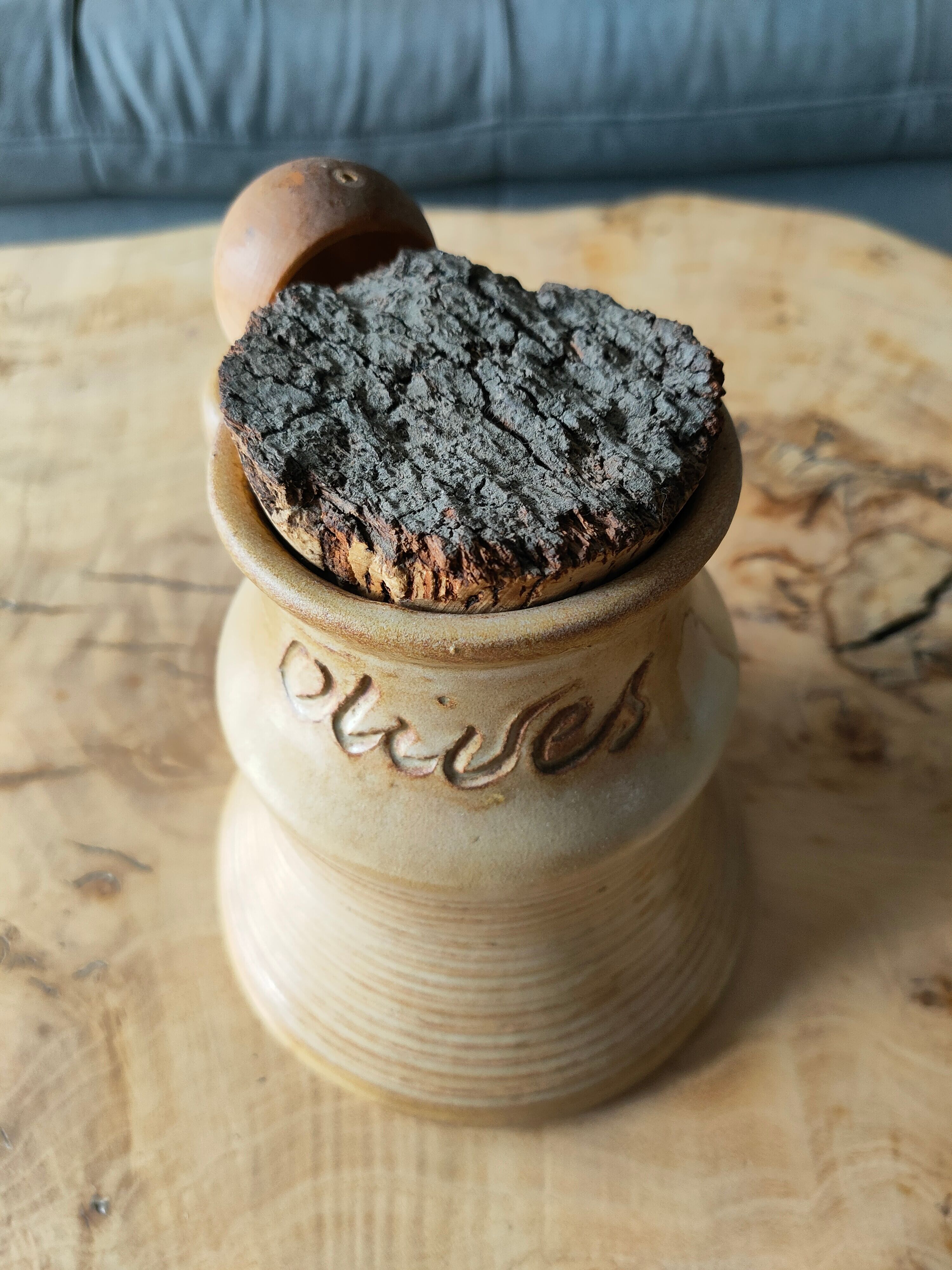 Olive pot in sandstone