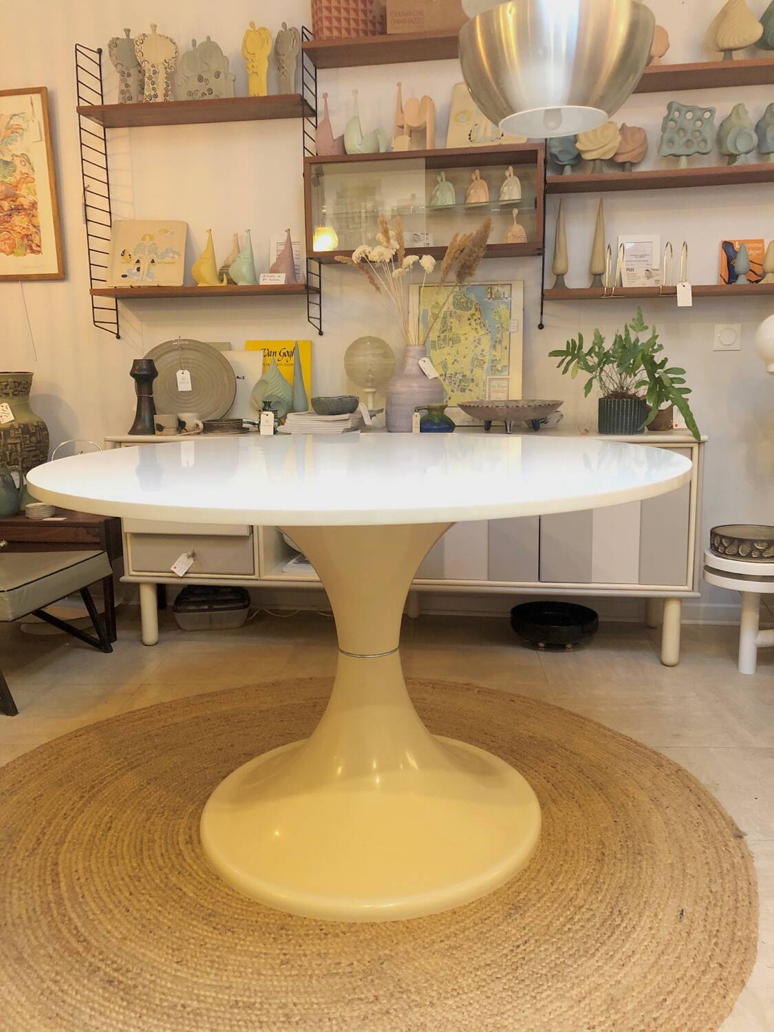 Tulip dining table 1970
