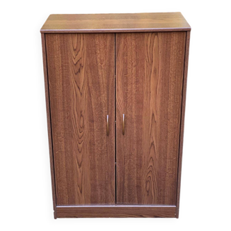 Petite armoire de style scandinave en placage effet teck