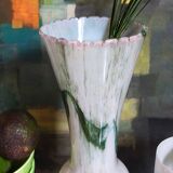 Vase sur pied en opaline et verre soufflé vintage 30 cm