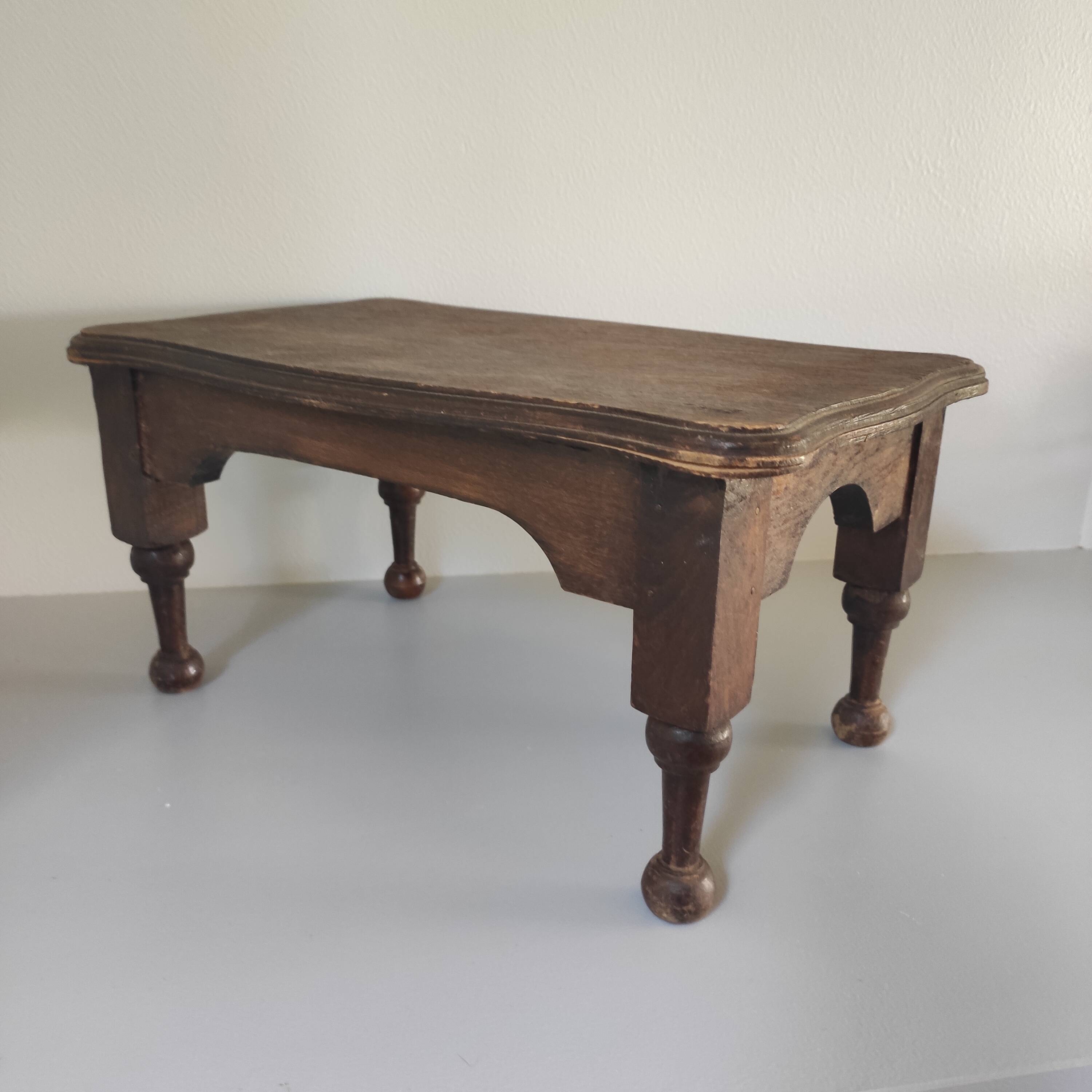 Wooden footrest
