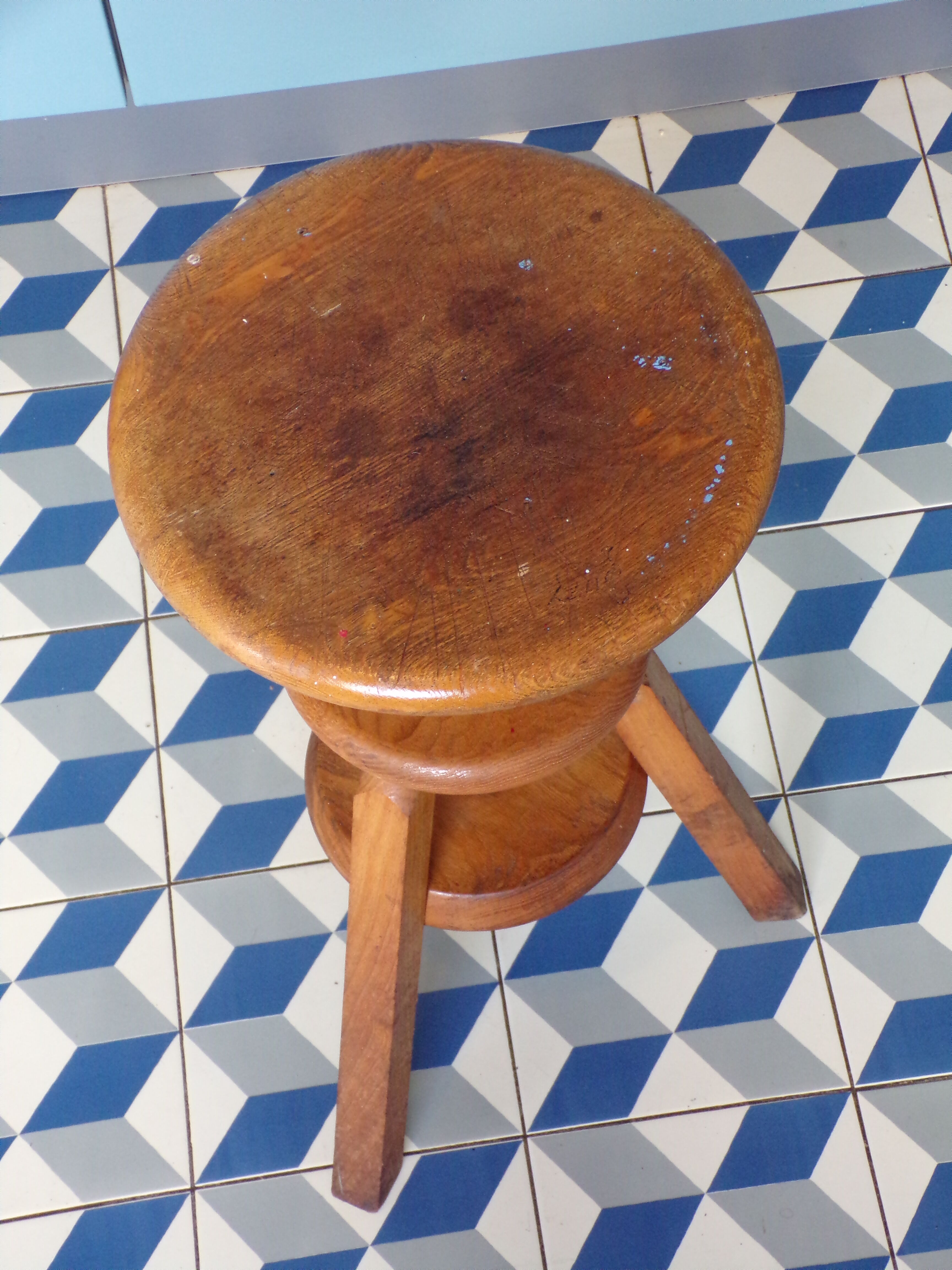 Screw watchmaking stool