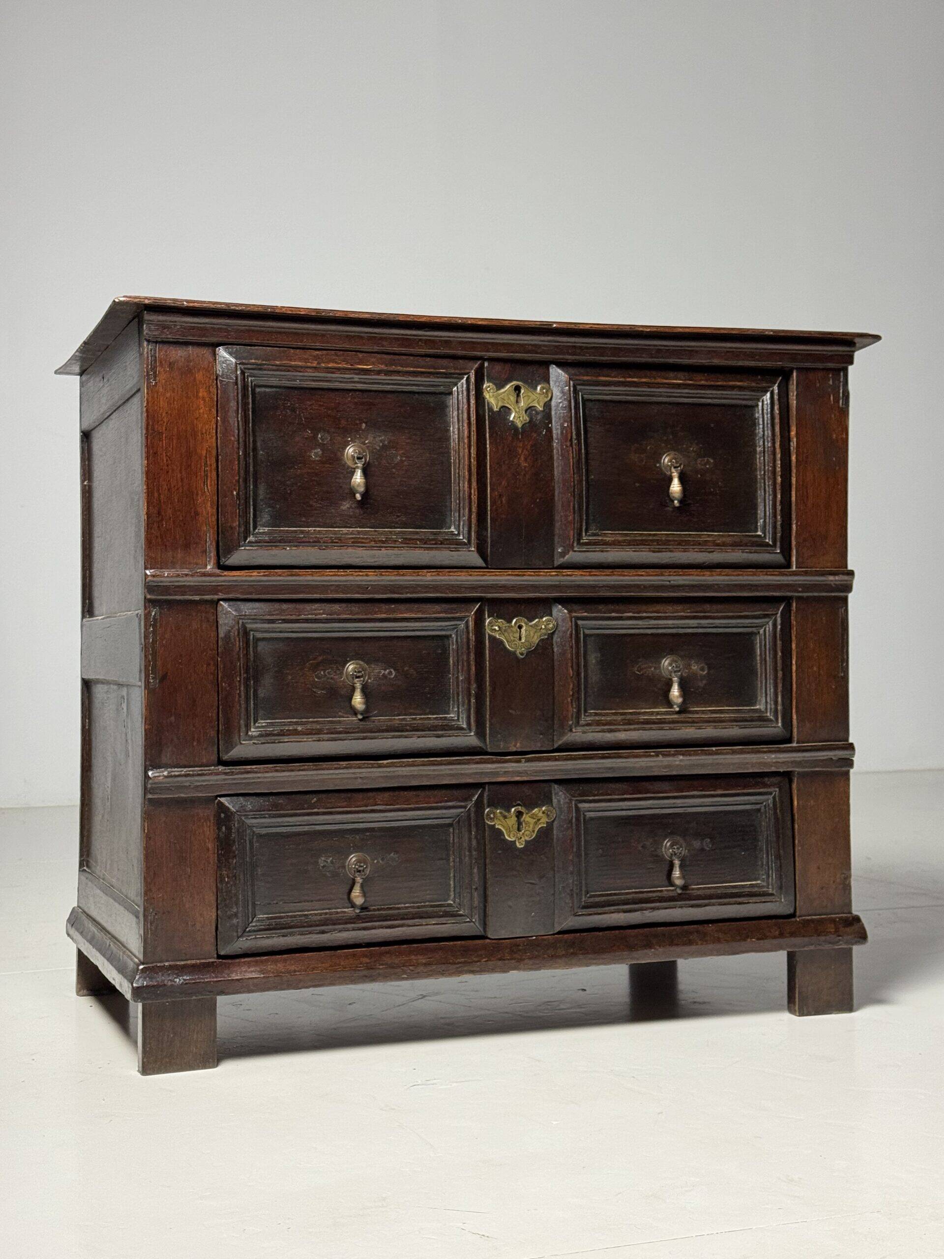English chest of drawers 17th century oak