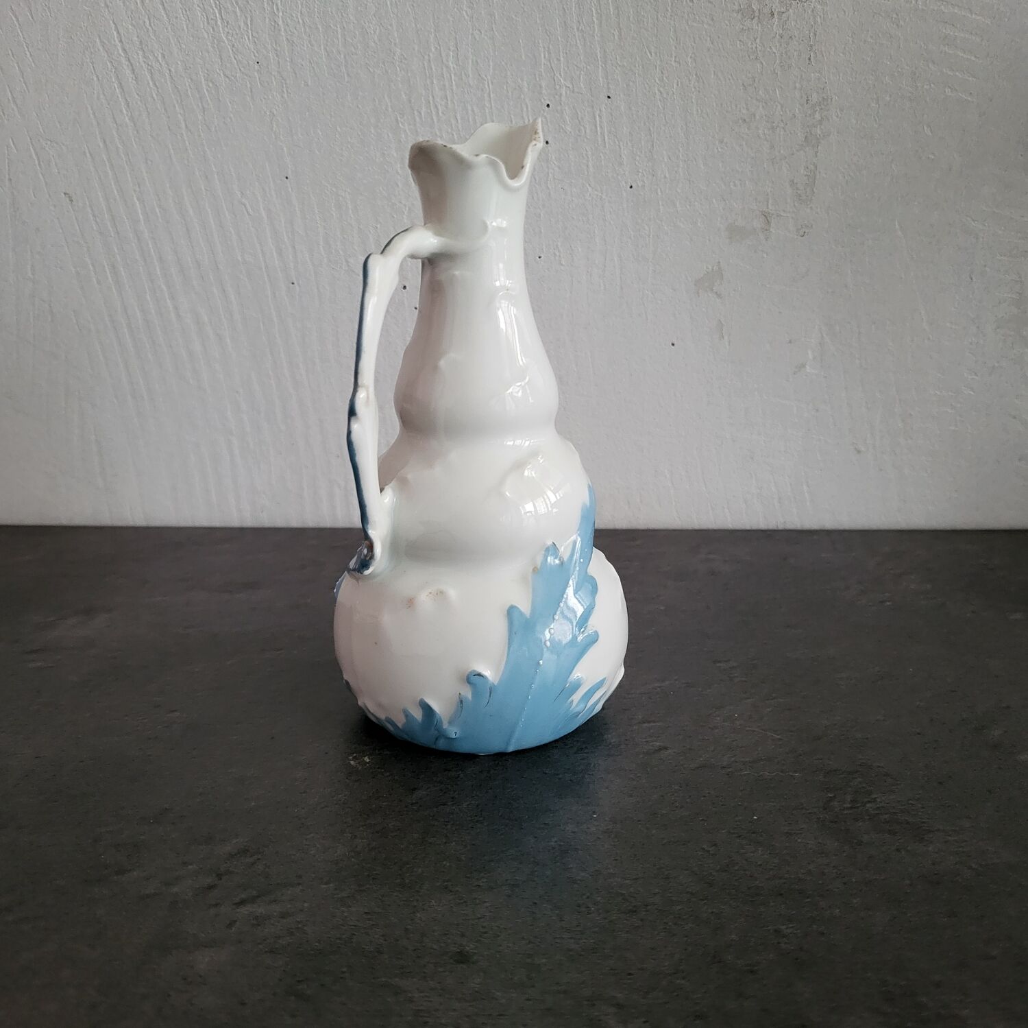 Verseuse à liqueur/vase vintage en porcelaine en excellent état