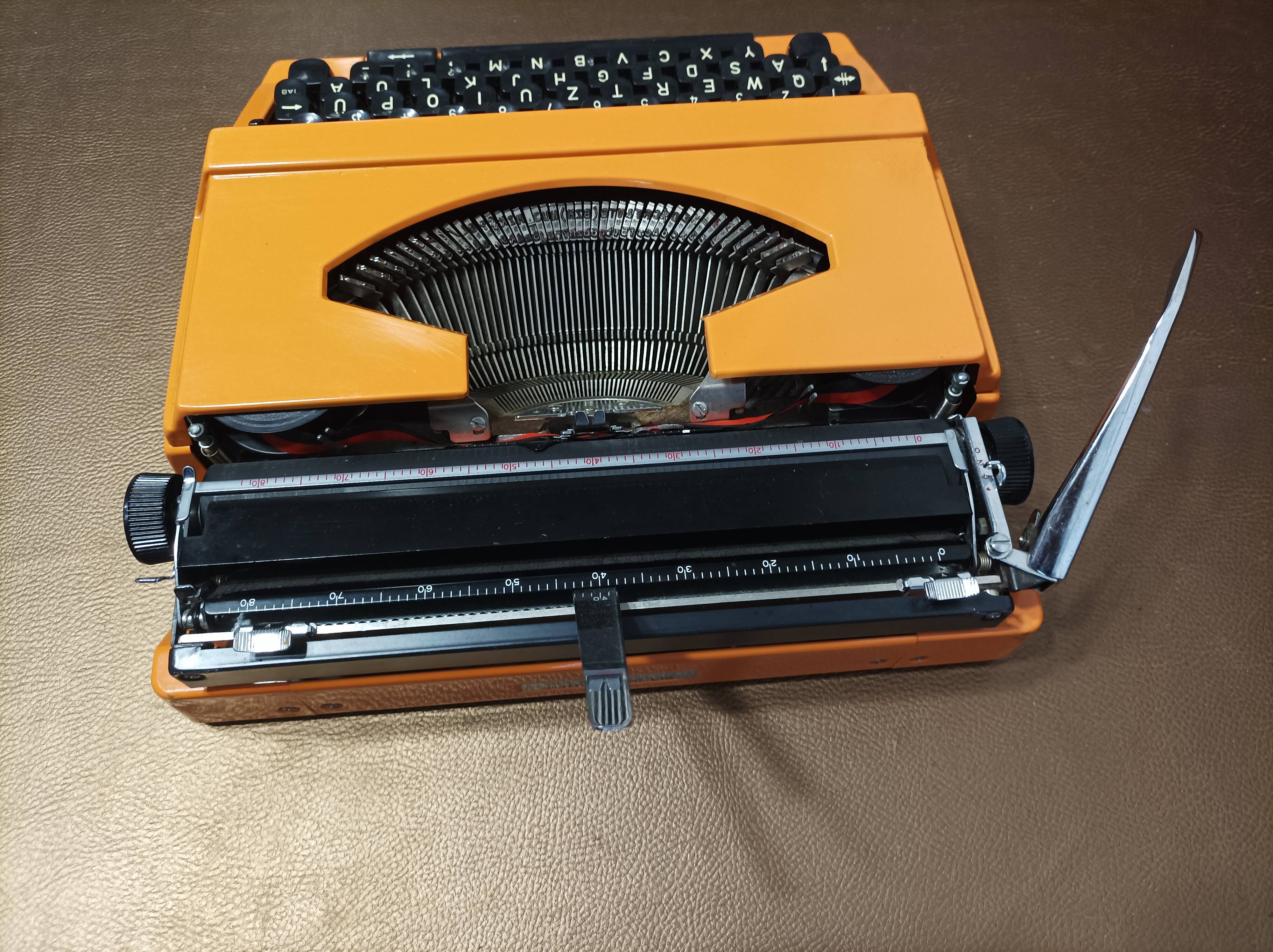 Machine à écrire silver reed 280 fast spacer orange qwertz
